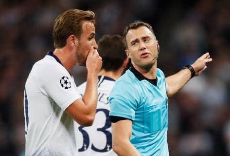 Referee Felix Zwayer talks with Tottenham s Harry Kane during the UEFA Champions League Group B match at Wembley Stadium, London. Picture date: 3rd October 2018. Picture credit should read: David Kein Sportimage EDITORIAL USE ONLY. No use with unauthorised audio, video, data, fixture lists, club league logos or live services. Online in-match use limited to 120 images, no video emulation. No use in betting, games or single club league player publications.