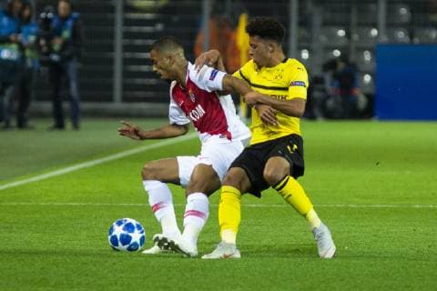 UEFA CL Borussia Dortmund vs AS Monaco 03 10 2018 Signal Iduna Park Dortmund GER UEFA CL Borussia Dortmund vs. AS Monaco UEFA REGULATIONS PROHIBIT ANY USE OF PHOTOGRAPH AS IMAGE SEQUENCES AND OR QUASI VIDEO picture picture shows Jadon Sancho Borussia Dortmund 7 in a duel with Benjamin Henrichs AS Monaco 39 nordphotox xRauch nph00251