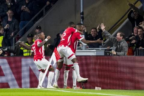 EINDHOVEN, PSV - Inter Milan, football, Champions League, season 2018-2019, 03-10-2018, Philips Stadium, PSV player Pablo Rosario (R) has scored 1-0, PSV player Denzel Dumfries (M), PSV player Steven Bergwijn (L) PSV - Inter Milan  x2518104x