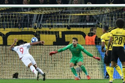 BG UEFA CL Borussia Dortmund vs AS Monaco 03 10 2018 Signal Iduna Park Dortmund GER UEFA CL Borussia Dortmund vs AS Monaco DFL regulations prohibit any use of photographs as image sequences and or quasi video in the box penalty scene scoreline of Radamel Falcao 9 AS Monaco in front of Roman Bürki Buerki 1 Borussia Dortmund nph Mauelshagen nph00321
