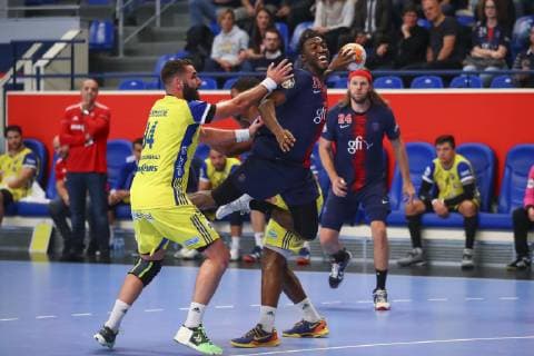 Bastien Khermouche (Pontault Combault) vs Luc Abalo (PSG) HANDBALL : Paris Saint Germain vs Pontault Combault - Lidl Starligue - 03 10 2018 GwendolineLeGoff Panoramic 