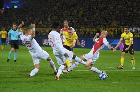 03 10 2018 Football UEFA Champions League Season 2018 2019 Preliminary Round 2 Gameday Borussia Dortmund AS Monaco Marius Wolf Borussia Dortmund miss with this shot narrowly Team2