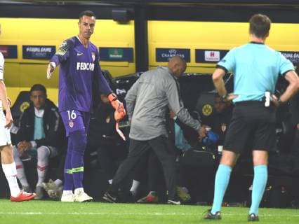 CL Borussia Dortmund AS Monaco 03 10 2018 Goalkeeper Roman Bürki BVB must be injured from the place DFL REGULATIONS PROHIBIT ANY USE OF PHOTOGRAPH AS IMAGE SEQUENCES AND OR QUASI VIDEO HM