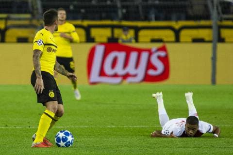 UEFA CL Borussia Dortmund vs AS Monaco 03 10 2018 Signal Iduna Park Dortmund GER UEFA CL Borussia Dortmund vs AS Monaco UEFA REGULATIONS PROHIBIT ANY USE OF PHOTOGRAPH AS IMAGE SEQUENCES AND OR QUASI VIDEO pictured picture shows Benjamin Henrichs AS Monaco 39 remains in a duel with Paco Alcacer Borussia Dortmund 9 lying on the ground nordphotox xRauch nph00251