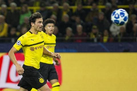 UEFA CL Borussia Dortmund vs AS Monaco 03 10 2018 Signal Iduna Park Dortmund GER UEFA CL Borussia Dortmund vs AS Monaco UEFA REGULATIONS PROHIBIT ANY USE OF PHOTOGRAPHS AS IMAGE SEQUENCES AND OR QUASI VIDEO picture picture shows Thomas Delaney Borussia Dortmund 6 is not coming any more the pass in the top nordphotox xRauch nph00251