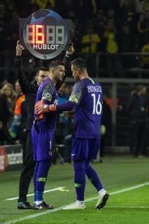UEFA CL Borussia Dortmund vs AS Monaco 03 10 2018 Signal Iduna Park Dortmund GER UEFA CL Borussia Dortmund vs AS Monaco UEFA REGULATIONS PROHIBIT ANY USE OF PHOTOGRAPH AS IMAGE SEQUENCES AND OR QUASI VIDEO pictured picture shows Diego Benaglio AS Monaco 16 will close Break replaced due to injury for him comes Danijel Subasic AS Monaco 1 in the game nordphotox xRauch nph00251
