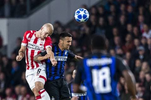 EINDHOVEN, Netherlands, 03-10-2018, football, Philips stadium, Champions league, season 2018 2019, PSV player Jorrit Hendrix (L), Inter Milan player Matias Vecino (R), during the match PSV - Inter Milan, PSV - Inter Milan x2518299x