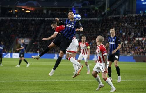 (L-R), Gaston Pereiro of PSV, Matias Vecino of Inter Milan during the UEFA Champions League group C match between PSV Eindhoven and Internazionale at the Phillips stadium on October 03, 2018 in Eindhoven, The Netherlands UEFA Champions League 2018 2019 xVIxVIxImagesx xJeroenxPutmansxIVx 12334354