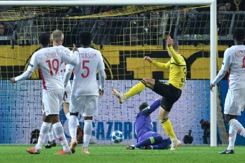 GER UEFA CL Borussia Dortmund vs AS Monaco 03 10 2018 Signal Iduna Park Dortmund GER UEFA CL Borussia Dortmund vs AS Monaco The match against Sergio Gomez 34 Borussia Dortmund makes a one-goal move nph Mauelshagen nph00321