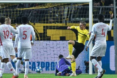 GER UEFA CL Borussia Dortmund vs AS Monaco 03 10 2018 Signal Iduna Park Dortmund GER UEFA CL Borussia Dortmund vs AS Monaco The match against Sergio Gomez 34 Borussia Dortmund makes a one-goal move nph Mauelshagen nph00321