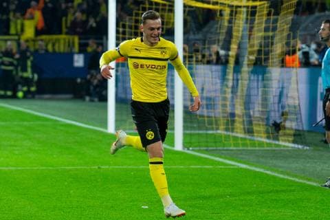 03 10 2018 xkvx Football UEFA Champions League Borussia Dortmund AS Monaco emspor v l Tor Torjubel Goal celebration celebrate the goal to 1 0 by Jacob Bruun Larsen BVB Borussia Dortmund with the team DFL DFB REGULATIONS PROPHIBIT ANY USE OF PHOTOGRAPH as IMAGE SEQUENCES and or QUASI VIDEO Dortmund