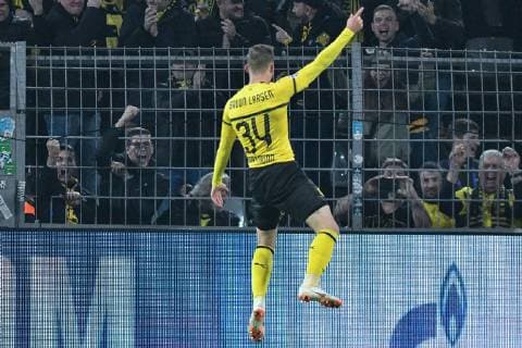 GER UEFA CL Borussia Dortmund vs AS Monaco 03 10 2018 Signal Iduna Park Dortmund GER UEFA CL Borussia Dortmund vs AS Monaco Sergio Gomez 34 Borussia Dortmund celebrates after scoring his first goal 0 nph Mauelshagen nph00321
