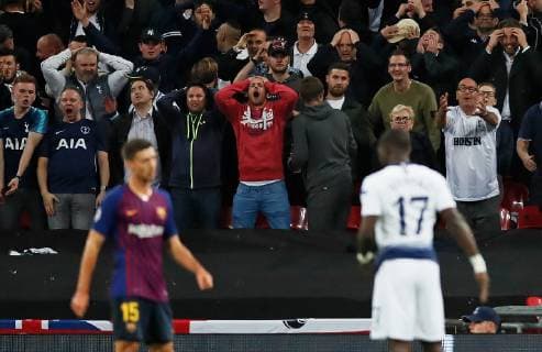 Tottenham Hotspur fans react in frustration after Tottenham s Moussa Sissoko misses a chance during the UEFA Champions League Group B match at Wembley Stadium, London. Picture date: 3rd October 2018. Picture credit should read: David Kein Sportimage EDITORIAL USE ONLY. No use with unauthorised audio, video, data, fixture lists, club league logos or live services. Online in-match use limited to 120 images, no video emulation. No use in betting, games or single club league player publications.