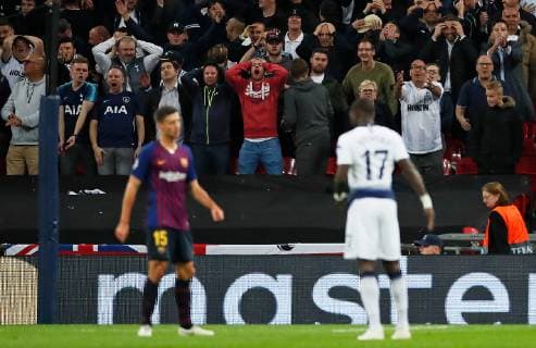Tottenham Hotspur fans react in frustration after Tottenham s Moussa Sissoko misses a chance during the UEFA Champions League Group B match at Wembley Stadium, London. Picture date: 3rd October 2018. Picture credit should read: David Kein Sportimage EDITORIAL USE ONLY. No use with unauthorised audio, video, data, fixture lists, club league logos or live services. Online in-match use limited to 120 images, no video emulation. No use in betting, games or single club league player publications.