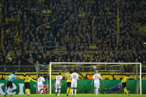 UEFA CL Borussia Dortmund vs. AS Monaco 03 10 2018 Signal Iduna Park Dortmund GER UEFA CL Borussia Dortmund vs. AS Monaco UEFA REGULATIONS PROHIBIT ANY USE OF PHOTOGRAPH AS IMAGE SEQUENCES AND OR QUASI VIDEO Pictured picture shows Paco Alcacer Borussia Dortmund 9 misses a penalty nordphotox xRauch nph00251