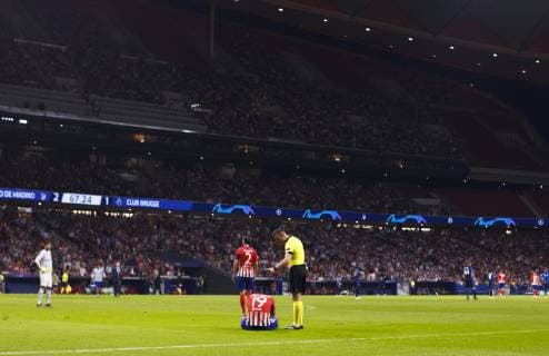 Diego Costa of Atletico de Madrid injured during the UEFA Champions League 2018 19 match between Atletico de Madrid and Club Brugge at Wanda Metropolitan Stadium in Madrid on October 3 2018 Photo by Guille M Cordon Press  xGuillermoxMartinezx xUEFAxChampionsxLeaguex2018 19:xAtleticoxdexMadridxvsxClubxBruggex