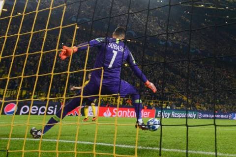 03 10 2018 xkvx UEFA Champions League Borussia Dortmund AS Monaco emspor v l goal scored by Marco Reus BVB Borussia Dortmund DFL DFB REGULATIONS PROPHIBIT ANY USE OF PHOTOGRAPH as IMAGE SEQUENCES and or QUASI VIDEO Dortmund