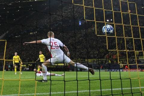 03 10 2018 xkvx UEFA Champions League Borussia Dortmund AS Monaco emspor v l goal scored by Paco Alcacer Borussia Dortmund DFL DFB REGULATIONS PROPHIBIT ANY USE OF PHOTOGRAPH as IMAGE SEQUENCES and or QUASI VIDEO Dortmund