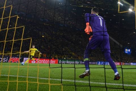 03 10 2018 xkvx UEFA Champions League Borussia Dortmund AS Monaco emspor v l goal scored by Marco Reus BVB Borussia Dortmund DFL DFB REGULATIONS PROPHIBIT ANY USE OF PHOTOGRAPH as IMAGE SEQUENCES and or QUASI VIDEO Dortmund
