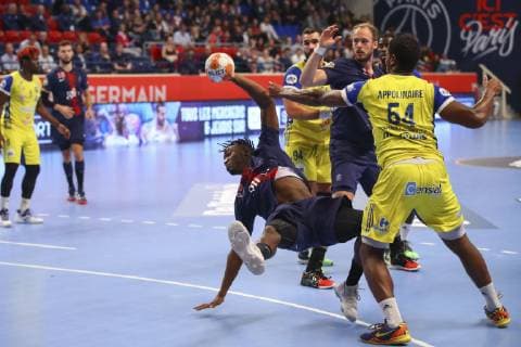 Luc Abalo (PSG) vs Ludwig Appolinaire (Pontault Combault) HANDBALL : Paris Saint Germain vs Pontault Combault - Lidl Starligue - 03 10 2018 GwendolineLeGoff Panoramic 