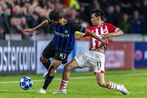EINDHOVEN, Netherlands, 03-10-2018, football, Philips stadium, Champions league, season 2018 2019, Inter Milan player Antonio Candreva (L), PSV player Hirving Lozano (R), during the match PSV - Inter Milan, Final score : 1-2 PSV - Inter Milan x2519312x