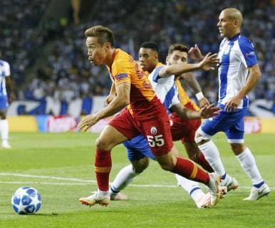 Football: Galatasaray s Nagatomo at UEFA Champions League Galatasaray s Yuto Nagatomo dribbles the ball during the team s 1-0 loss to Porto in a UEFA Champions League Group D match in Porto, Portugal, on Oct. 3, 2018. 