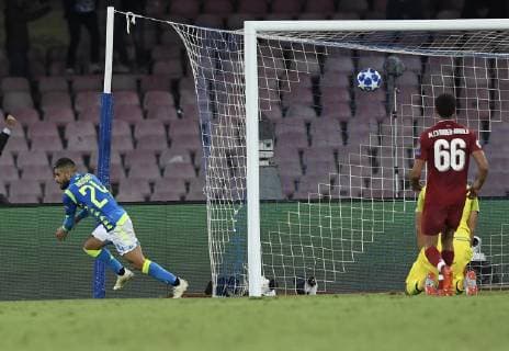 (181004) -- NAPLES, Oct. 4, 2018 -- Napoli s Lorenzo Insigne(L) scores during the UEFA Champions League Group C match between Napoli and Liverpool in Naples, Italy, Oct. 3, 2018. Napoli won 1-0. ) (SP)ITALY-NAPLES-FOOTBALL-UEFA CHAMPIONS LEAGUE-NAPOLI VS LIVERPOOL AlbertoxLingria 