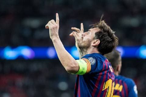 Barcelona s Argentinian striker Lionel Messi (L) celebrates scoring his team s fourth goal, his second, during the Champions League group B football match match between Tottenham Hotspur and Barcelona at Wembley Stadium in London, on October 3, 2018. (Sebastian Frej)  Copyright: xx