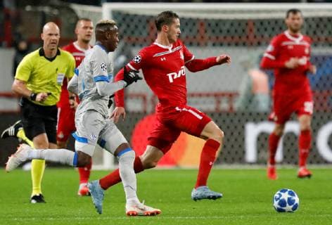 MOSCOW, RUSSIA - OCTOBER 03: Aleksei Miranchuk (C) of FC Lokomotiv Moscow and Hamza Mendyl (L) of FC Schalke 04 vie for the ball during the Group D match of the UEFA Champions League between FC Lokomotiv Moscow and FC Schalke 04 at Lokomotiv Stadium on October 3, 2018 in Moscow, Russia. SPO, SOC, FOC 