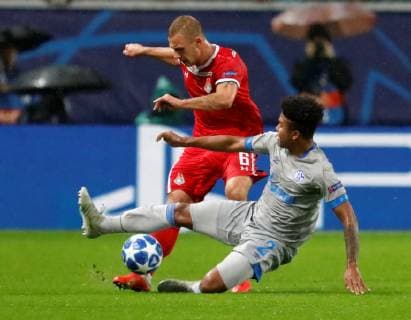 MOSCOW, RUSSIA - OCTOBER 03: Dmitri Barinov (C) of FC Lokomotiv Moscow and Weston McKennie of FC Schalke 04 vie for the ball during the Group D match of the UEFA Champions League between FC Lokomotiv Moscow and FC Schalke 04 at Lokomotiv Stadium on October 3, 2018 in Moscow, Russia. SPO, SOC, FOC 