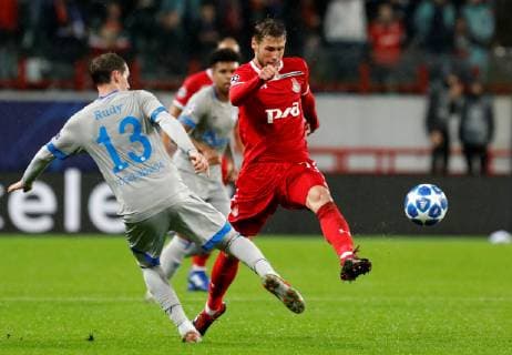 MOSCOW, RUSSIA - OCTOBER 03: Grzegorz Krychowiak (R) of FC Lokomotiv Moscow and Sebastian Rudy of FC Schalke 04 vie for the ball during the Group D match of the UEFA Champions League between FC Lokomotiv Moscow and FC Schalke 04 at Lokomotiv Stadium on October 3, 2018 in Moscow, Russia. SPO, SOC, FOC 