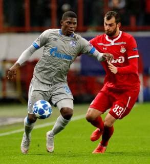 MOSCOW, RUSSIA - OCTOBER 03: Solomon Kverkvelia (R) of FC Lokomotiv Moscow and Breel Embolo of FC Schalke 04 vie for the ball during the Group D match of the UEFA Champions League between FC Lokomotiv Moscow and FC Schalke 04 at Lokomotiv Stadium on October 3, 2018 in Moscow, Russia. SPO, SOC, FOC 