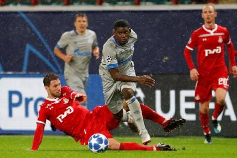 MOSCOW, RUSSIA - OCTOBER 03: Grzegorz Krychowiak (L) of FC Lokomotiv Moscow and Breel Embolo (C) of FC Schalke 04 vie for the ball during the Group D match of the UEFA Champions League between FC Lokomotiv Moscow and FC Schalke 04 at Lokomotiv Stadium on October 3, 2018 in Moscow, Russia. SPO, SOC, FOC 