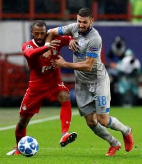 MOSCOW, RUSSIA - OCTOBER 03: Manuel Fernandes (L) of FC Lokomotiv Moscow and Daniel Caligiuri of FC Schalke 04 vie for the ball during the Group D match of the UEFA Champions League between FC Lokomotiv Moscow and FC Schalke 04 at Lokomotiv Stadium on October 3, 2018 in Moscow, Russia. SPO, SOC, FOC 