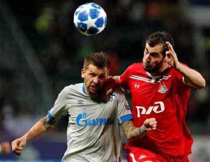 MOSCOW, RUSSIA - OCTOBER 03: Solomon Kverkvelia (R) of FC Lokomotiv Moscow and Guido Burgstaller of FC Schalke 04 vie for the ball during the Group D match of the UEFA Champions League between FC Lokomotiv Moscow and FC Schalke 04 at Lokomotiv Stadium on October 3, 2018 in Moscow, Russia. SPO, SOC, FOC 