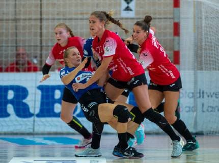 03 10 2018 Bad Langensalza Handball Bundesliga Women Season 2018 2019 DHB Cup THC Erfurt Bad Langensalza HSG Blomberg Lippe front Kathrin Pichlmeier 10 HSG Blomberg Lippe v l Meike Schmelzer 13 Thueringer HC Alice Stolle 17 Thueringer HC and Emily Bölk 20 Thueringer HC Aktion