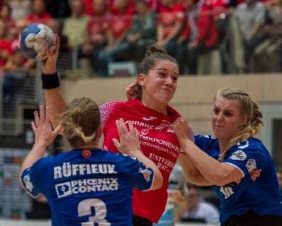 03 10 2018 Bad Langensalza Handball Bundesliga Women Season 2018 2019 DHB Pokal THC Erfurt Bad Langensalza HSG Blomberg Lippe v Laura Rüffieux 03 HSG Blomberg Lippe Emily Bölk 20 Thueringer HC and Kathrin Pichlmeier 10 HSG Blomberg Lippe action