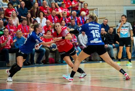 03 10 2018 Bad Langensalza Handball Bundesliga Women Season 2018 2019 DHB Pokal THC Erfurt Bad Langensalza HSG Blomberg Lippe v Agela Steenbakkers 13 HSG Blomberg Lippe Iveta Luzumova 18 Thueringer HC and Celine Michielsen 15 HSG Blomberg Lippe action