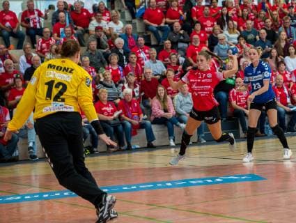 03 10 2018 Bad Langensalza Handball Bundesliga Women Season 2018 2019 DHB Pokal THC Erfurt Bad Langensalza HSG Blomberg Lippe v 1 Anna Monz 12 HSG Blomberg Lippe Alicia Stolle 17 Thueringer HC and Silje Brons Petersen 23 HSG Blomberg Lippe Action
