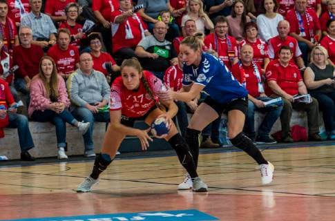03 10 2018 Bad Langensalza Handball Bundesliga Women Season 2018 2019 DHB Pokal THC Erfurt Bad Langensalza HSG Blomberg Lippe v Alicia Stolle 17 Thueringer HC and Silje Brons Petersen 23 HSG Blomberg Lippe action