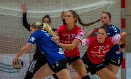 03 10 2018 Bad Langensalza Handball Bundesliga Women Season 2018 2019 DHB Pokal THC Erfurt Bad Langensalza HSG Blomberg Lippe v 1 Tess van Buren 07 HSG Blomberg Lippe Alice Stolle 17 Thueringer HC Emily Bölk 20 Thueringer HC and Gisa Klaunig 04 HSG Blomberg Lippe Action