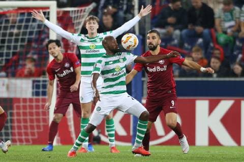 SOCCER - UEFA EL, RBS vs Celtic SALZBURG,AUSTRIA,04.OCT.18 - SOCCER - UEFA Europa League, group stage, Red Bull Salzburg vs Celtic FC Glasgow. Image shows Youssuf Mulumbu (Celtic) and Munas Dabbur (RBS). GEPAxpictures xMathiasxMandl