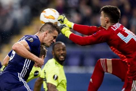 Anderlecht s Ivan Santini and Dinamo Zagreb s goalkeeper Dominik Livakovic fight for the ball during a game of Belgian soccer team RSC Anderlecht against Croatian team Dinamo Zagreb in Anderlecht, Thursday 04 October 2018, on day two of the Europa League group stage, in group D. JASPERxJACOBS  x05440624x