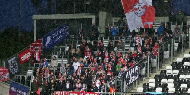Trondheim RB Leipzig Soccer Euro League Trondheim 04 10 2018 Lerkendal Stadium Soccer UEFA Euro League Group B 2 Gameday Rosenborg BK Trondheim vs. RB Leipzig The fans of RB Leipzig are responsible for the infringement of the personal rights and data protection of the persons depicted no liability According to the specifications of the UEFA, it is forbidden to exploit or exploit photo shoots in the stadium and or the game in the form of sequence pictures and or video-like photo series