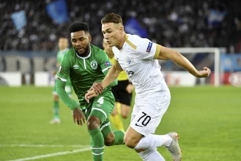 04 10 2018 Zuerich Soccer Men Season 2018 2019 Europa League FC Zurich PFC Ludogores Rasgard in the picture Benjamin Kololli GC Zuerch against 4 Cicinho Ludogorets Action Gestik Zweikampf