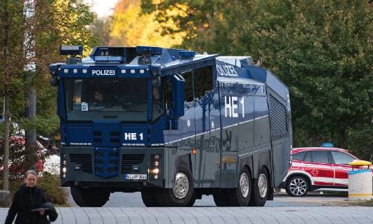 04 10 2018 xfux Football UEFA Europa League Eintracht Frankfurt Lazio Rome emspor v l police units police water car police car police HE 1 truck launcher riot police security in front of the Commerzbank Arena Frankfurt am Main