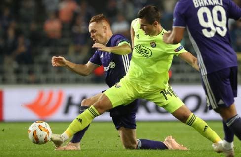 Anderlecht s Adrien Trebel and Dinamo Zagreb s midfielder Amer Gojak fight for the ball during a game of Belgian soccer team RSC Anderlecht against Croatian team Dinamo Zagreb in Anderlecht, Thursday 04 October 2018, on day two of the Europa League group stage, in group D. VIRGINIExLEFOUR  x05440642x