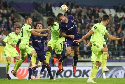 Dinamo Zagreb s defender Kevin Theophile-Catherine and Anderlecht s Antonio Ante Milic fight for the ball during a game of Belgian soccer team RSC Anderlecht against Croatian team Dinamo Zagreb in Anderlecht, Thursday 04 October 2018, on day two of the Europa League group stage, in group D. VIRGINIExLEFOUR  x05440672x