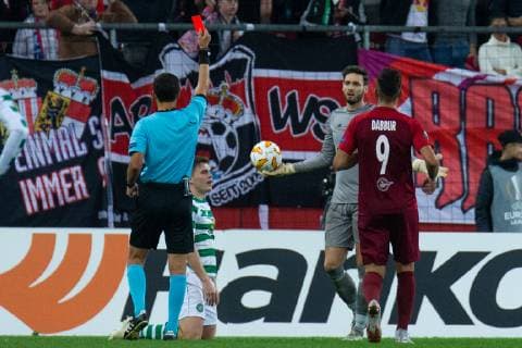 04 10 2018 xkvx Football UEFA Europa League Salzburg FC Celtic Glasgow emspor v l Red card for red card for sending off Game Misconduct James Forrest Celtic Glasgow DFL DFB REGULATIONS PROPHIBIT ANY USE OF PHOTOGRAPH as IMAGE SEQUENCES and or QUASI VIDEO Salzburg