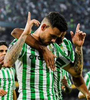 Real Betis Antonio Sanabria celebrates with teammates after scoring a goal during the UEFA Europa League Group F soccer match between Real Betis and F91 Dudelange played at Benito Villamarin stadium, in Seville, southern Spain, 04 October 2018. Real Betis vs F91 Dudelange !ACHTUNG: NUR REDAKTIONELLE NUTZUNG!  Copyright: xRAULxCAROx GRAF9980 20181004-636742828501161918